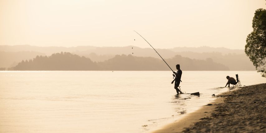 Surfcasting at Ōhiwa Harbour