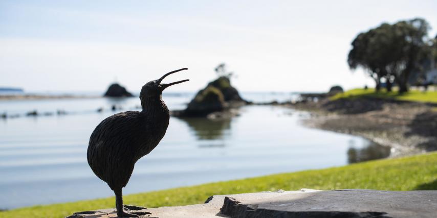 Kiwi Statue at the Heads