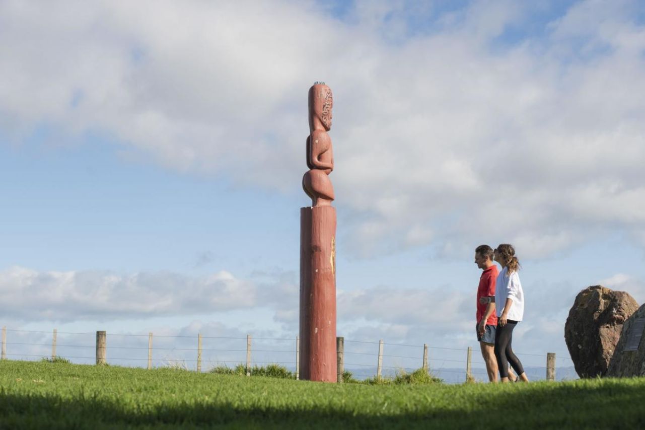 nga tapuwae o toi trail pou