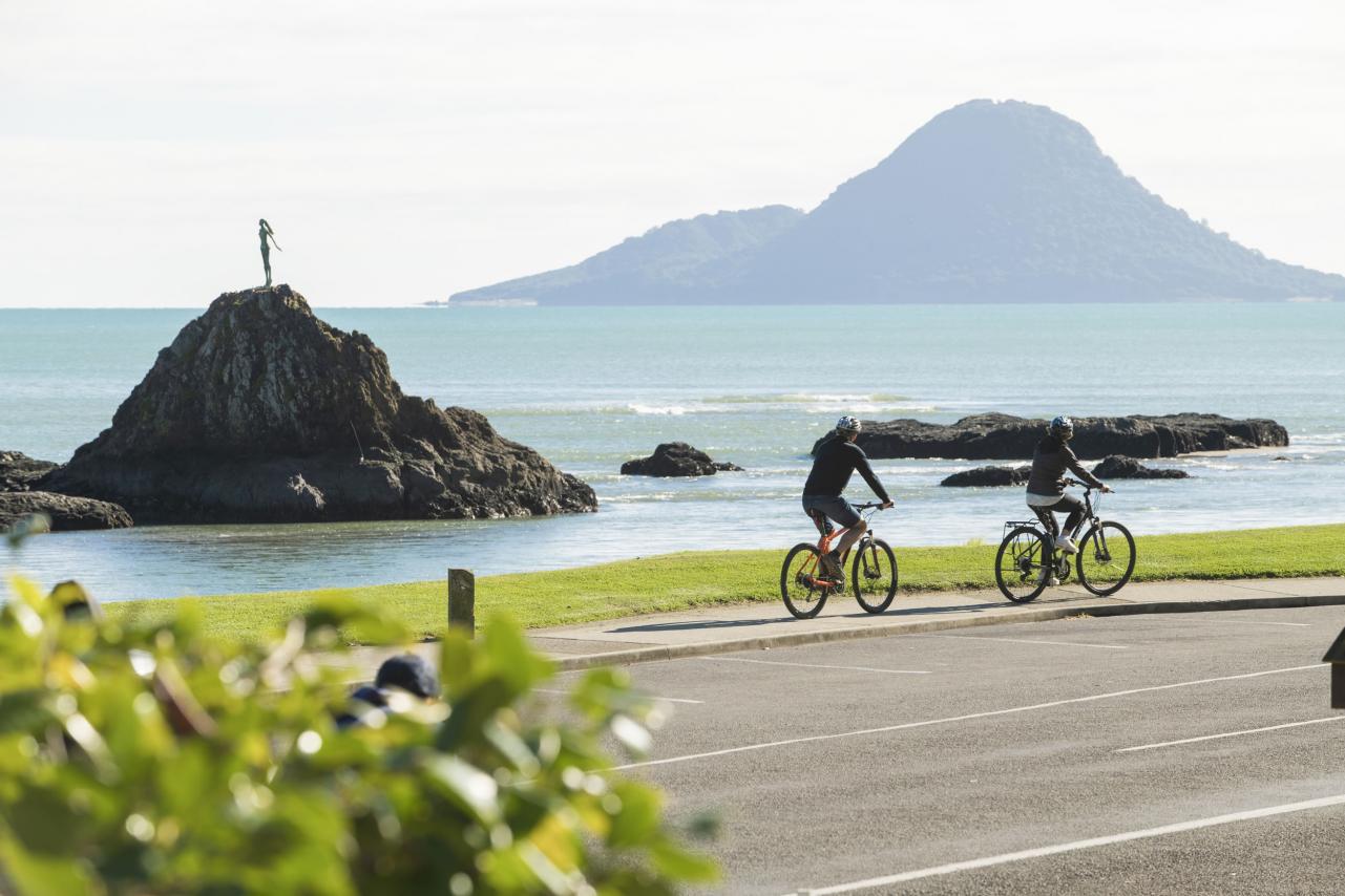 Cycling along the Whakatane River