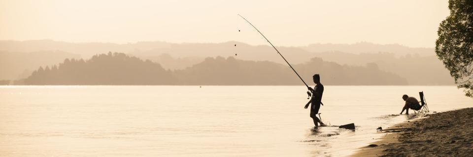 Surfcasting at Ōhiwa Harbour