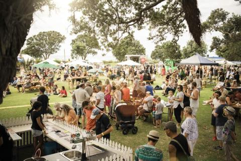Local Wild Food Challenge crowd