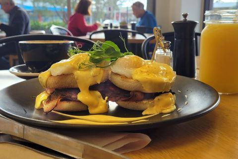Robert Harris Eggs Bene