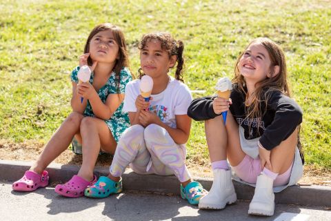 Kids with ice cream