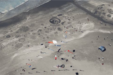 Ō logo with kites Ohope Beach