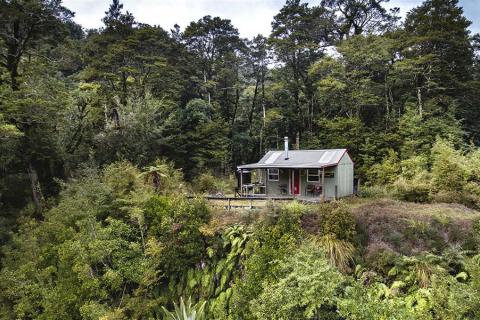 Upper Te Hoe Hut - David Flnn_Whirinaki