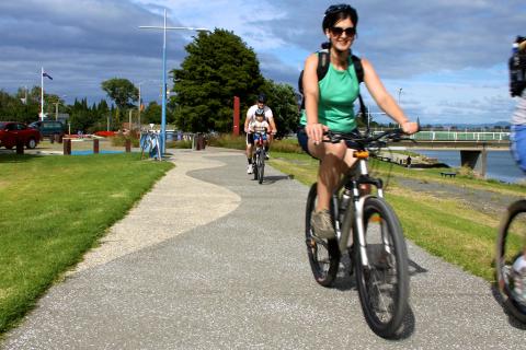 Family Biking on Warren Cole Walkway